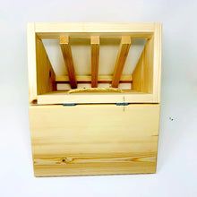 Load image into Gallery viewer, Nice BIG Hay Manger

